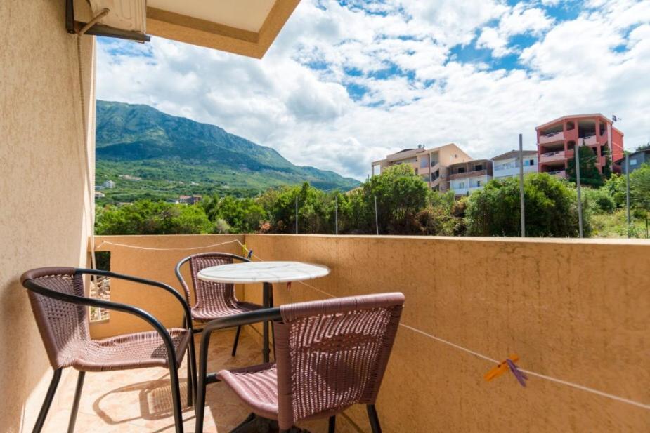 Apartmani Lasta Dobra Voda Esterno foto