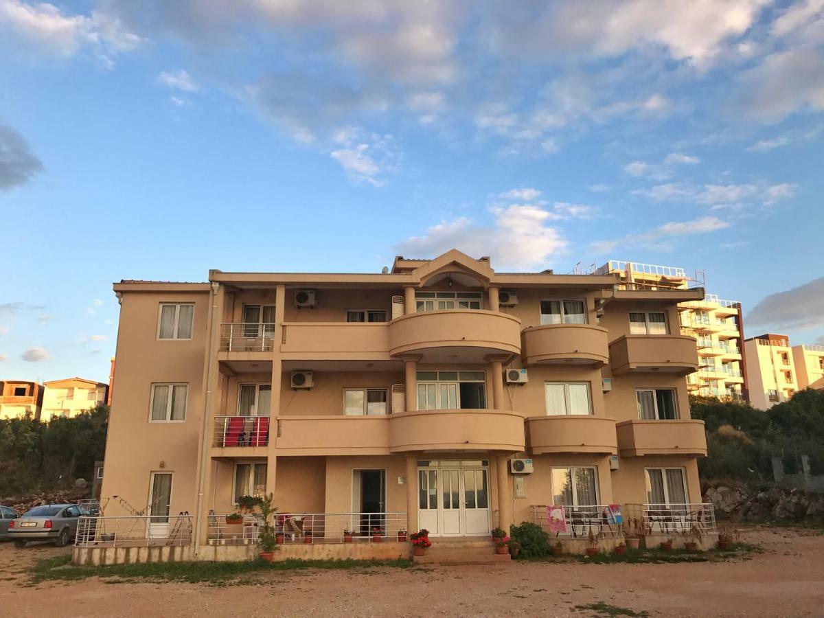 Apartmani Lasta Dobra Voda Esterno foto