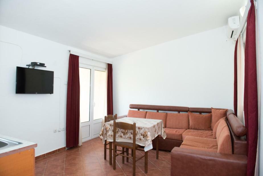 Apartmani Lasta Dobra Voda Esterno foto