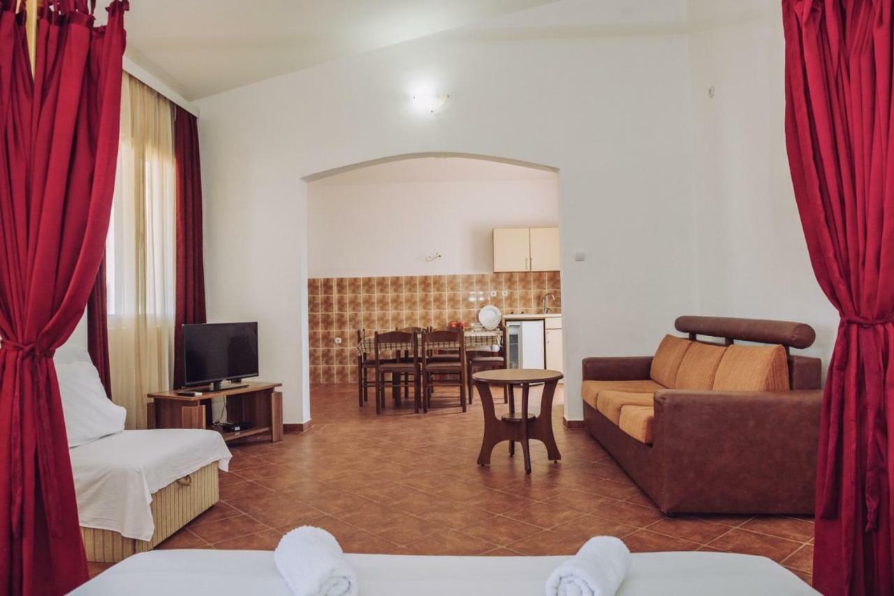 Apartmani Lasta Dobra Voda Esterno foto